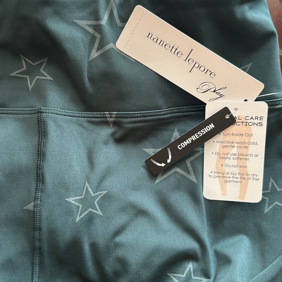 Nanette Lepore dark green star 7/8 cropped compression leggings, NWT - Picture 5 of 6